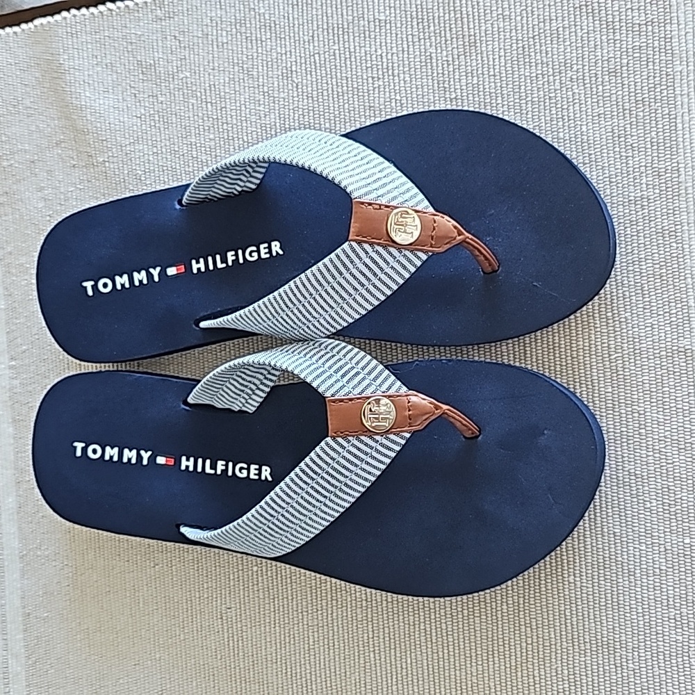 Tommy Hilfiger flip flop size 7
